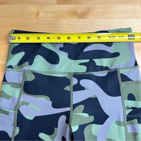Zyia Green Camo Light N Tight High Rise 7/8 25" Leggings Size 4 - Picture 9 of 10